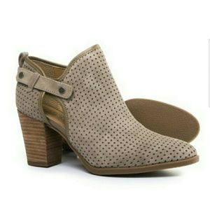 📍SALE Franco Sarto Dale 2 Perforated Booties 9.5